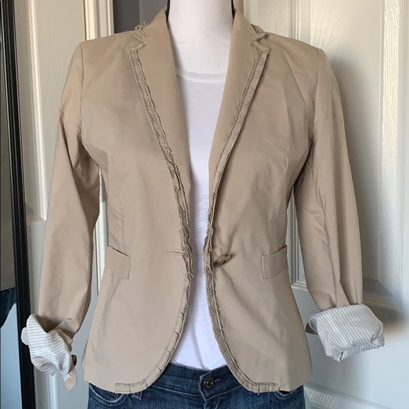 ⬇️REDUCED! Banana Republic beige blazer - Picture 2 of 7